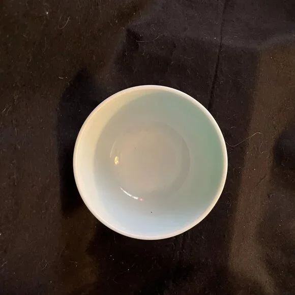 Vintage Pyrex ‘Primary Green’ Nesting Mixing Bowl 8 ¾” - Picture 7 of 9